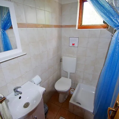 Semesterbostad House Nena *