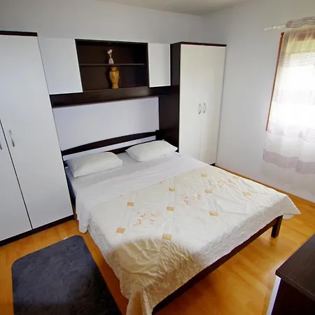 House Nena Semesterbostad *