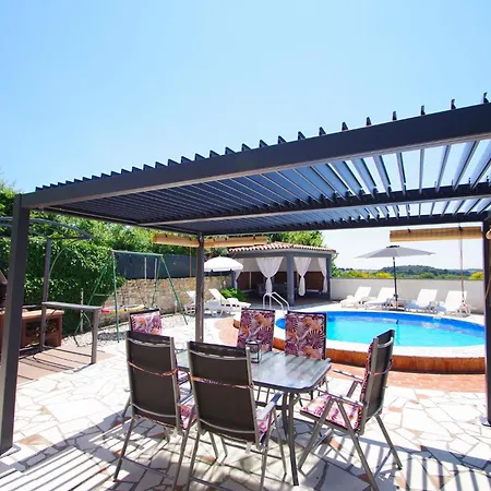 Semesterbostad House Nena *