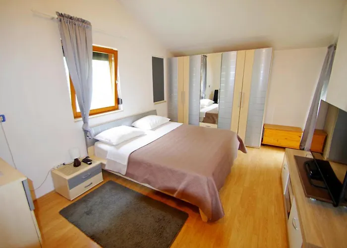 Feriehus House Nena Pula