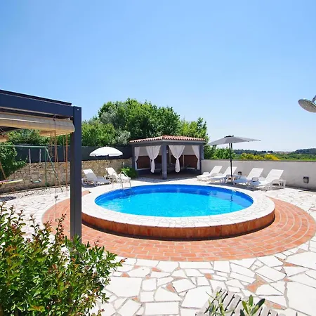 House Nena Πούλα